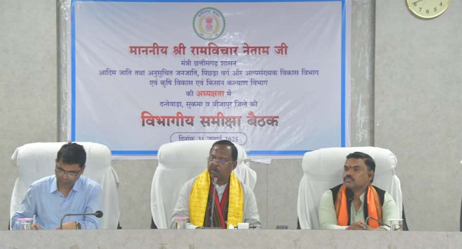 रायपुर : छात्रावासी बच्चों का समग्र विकास अधिकारियों की प्राथमिक जिम्मेदारी