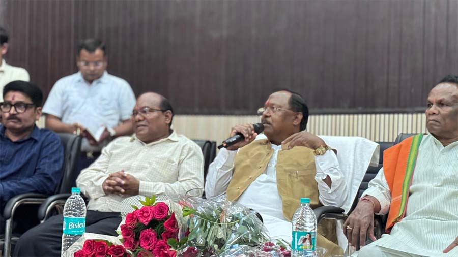 रायपुर : कृषि मंत्री रामविचार नेताम शहीद गुण्डाधुर कृषि महाविद्यालय एवं अनुसंधान केंद्र में आयोजित छात्रों से संवाद कार्यक्रम में हुए शामिल