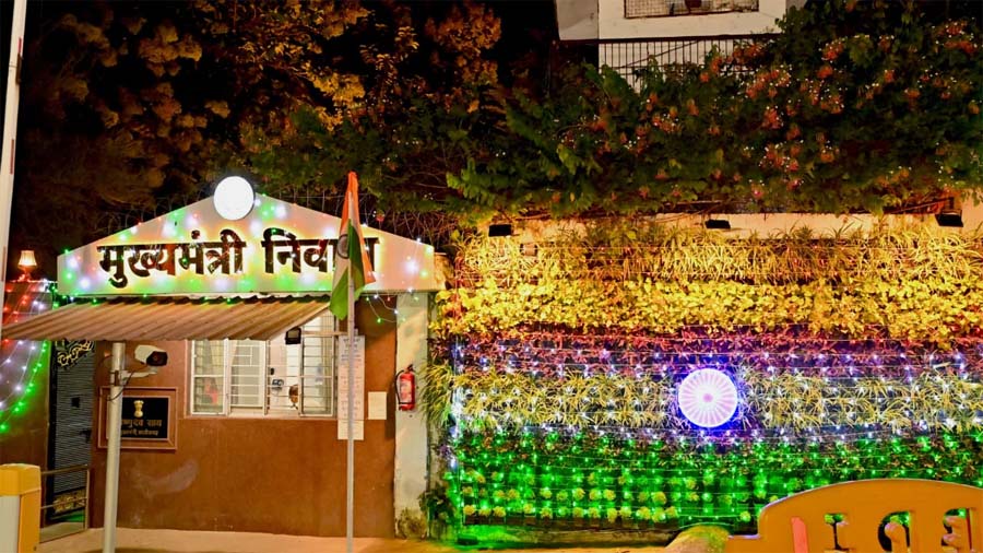 रायपुर : मुख्यमंत्री साय ने स्वतंत्रता दिवस की दी बधाई, रोशनी से आलोकित हुआ मुख्यमंत्री निवास