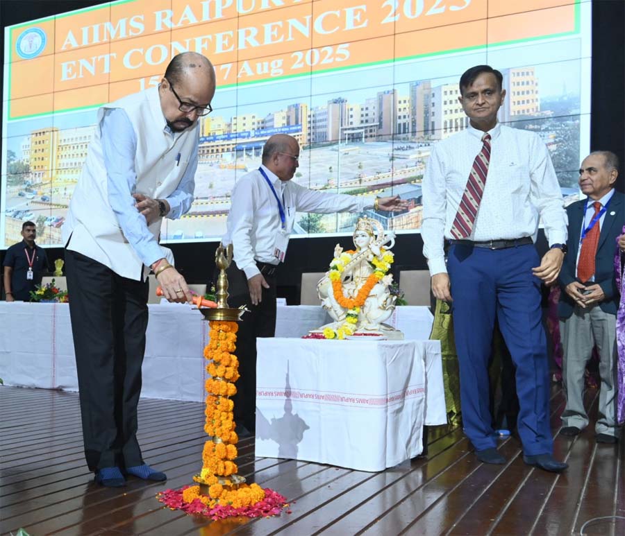 रायपुर : बीमारियों के उपचार में नई तकनीकों की अहम भूमिका – डेका