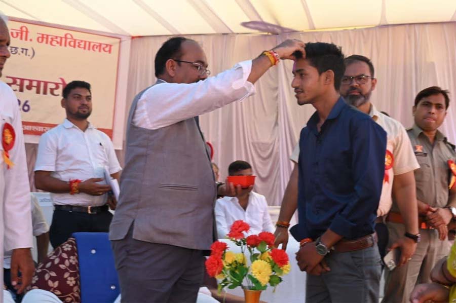 रायपुर : उप मुख्यमंत्री अरुण साव एस.एन.जी. महाविद्यालय के दीक्षारंभ कार्यक्रम में हुए शामिल