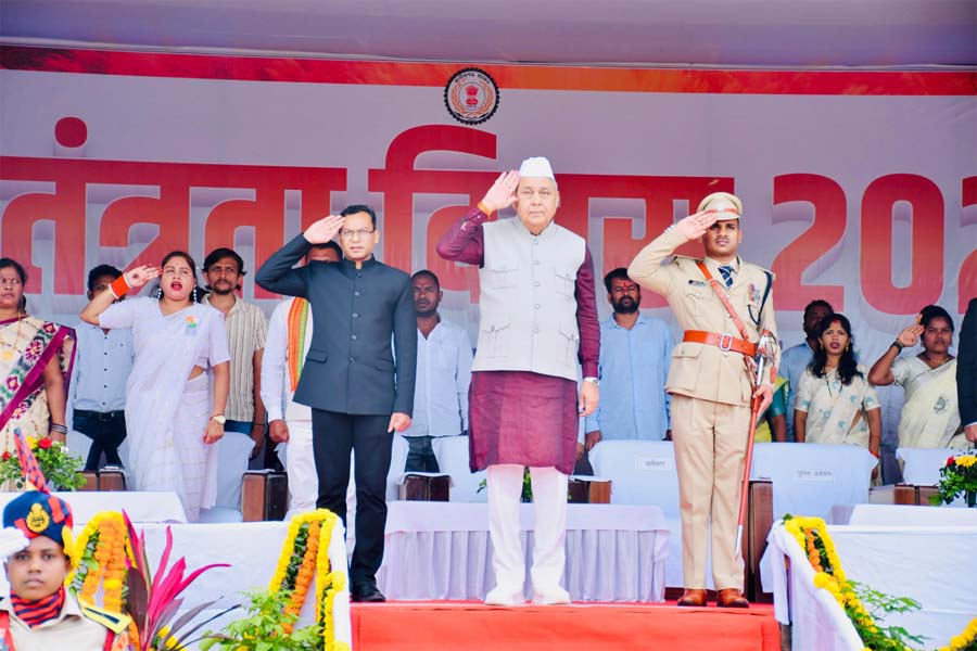 रायपुर : सुकमा जिले में मुख्य अतिथि विधायक धरमजीत सिंह ने स्वतंत्रता दिवस पर किया ध्वजारोहण
