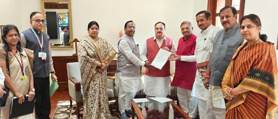 रायपुर : कृषि मंत्री नेताम के नेतृत्व में छत्तीसगढ़ के सांसदों ने केन्द्रीय उर्वरक मंत्री से दिल्ली में की मुलाकात