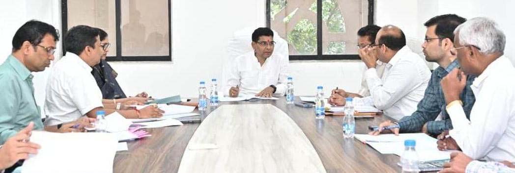 रायपुर : राजस्व कार्य होंगे और अधिक पारदर्शी व समयबद्ध – मंत्री टंक राम वर्मा