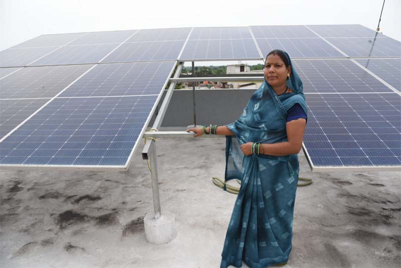 रायपुर : पीएम सूर्य घर योजना : बिजली बिल हुआ जीरो तो देवांगन परिवार के चेहरे पर लौटी मुस्कान की चमक