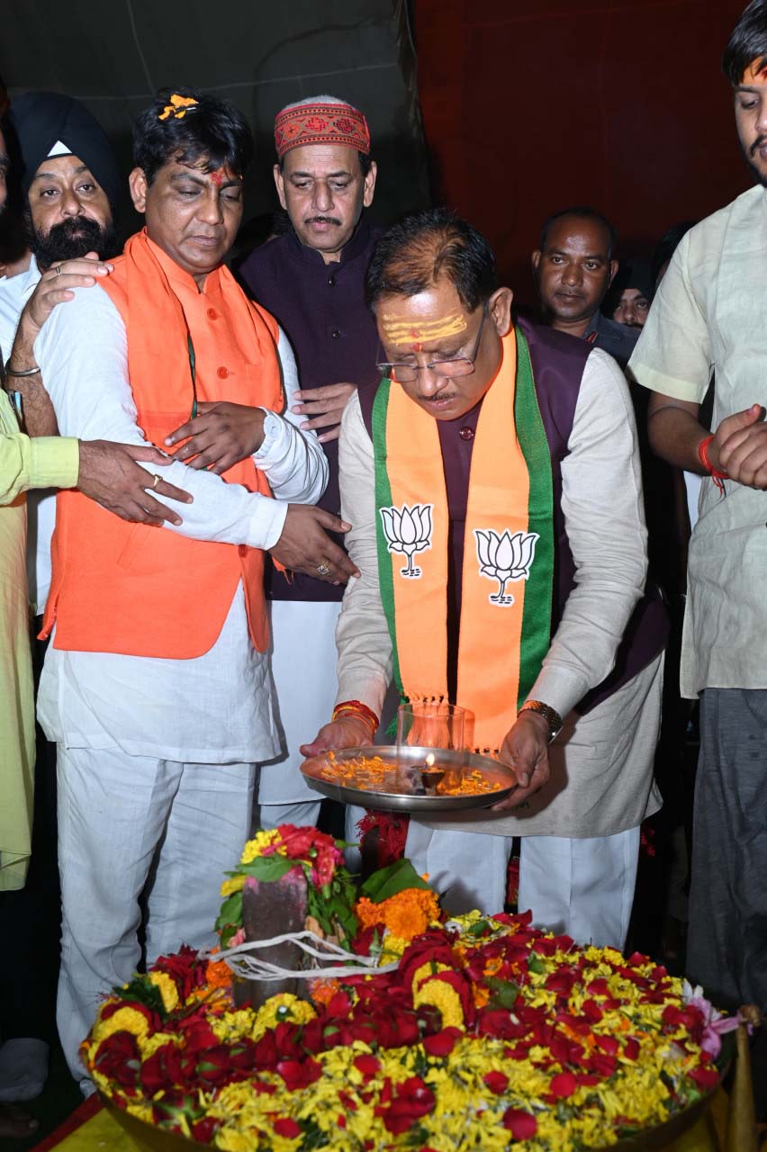रायपुर : मुख्यमंत्री विष्णुदेव साय महासमुंद में रूद्र महाभिषेक हवन पूजन में हुए शामिल