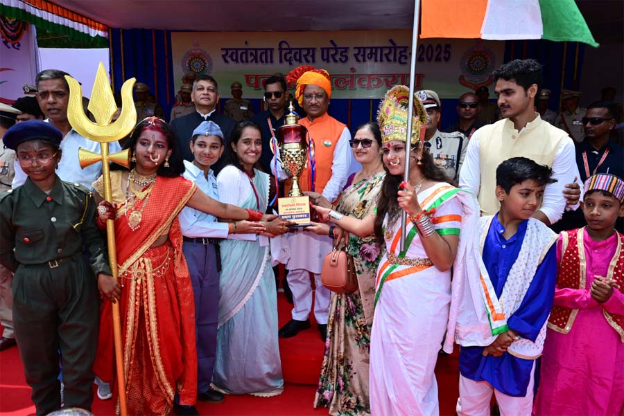 रायपुर : स्वतंत्रता दिवस समारोह : शालेय विद्यार्थियों की सांस्कृतिक प्रस्तुतियों ने बांधा समां