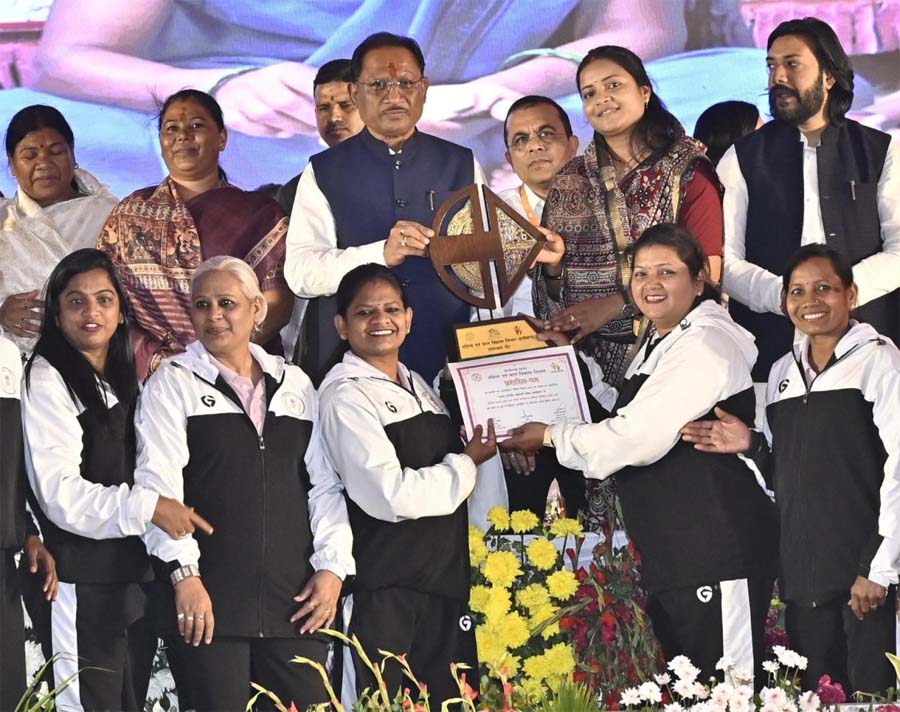 रायपुर : विशेष लेख : महतारियों के सशक्तिकरण में छत्तीसगढ़ सरकार ने कायम की मिसाल