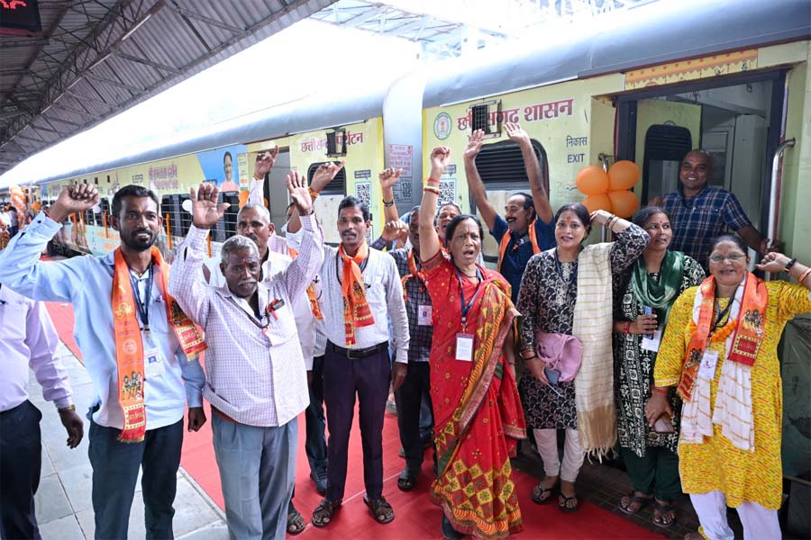 रायपुर : श्रीरामलला दर्शन योजना : 850 श्रद्धालु अयोध्या धाम के लिए हुए रवाना