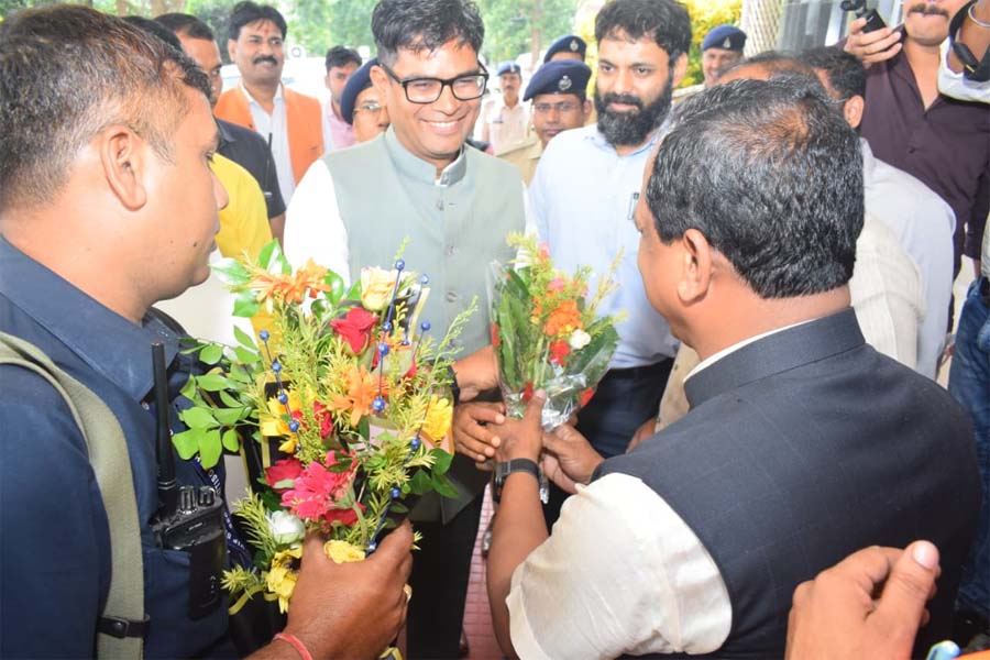 रायपुर : वित्त एवं जिले का प्रभारी मंत्री ओ.पी. चौधरी के जशपुर आगमन पर जनप्रतिनिधियों और अधिकारियों ने किया आत्मीय स्वागत