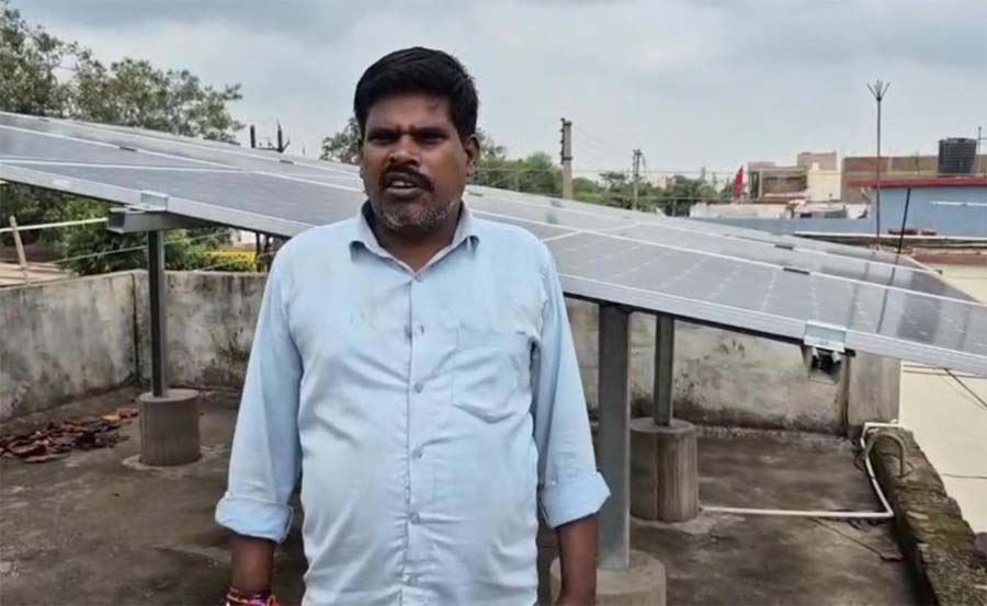 रायपुर : पीएम सूर्यघर मुफ्त बिजली योजना से जगमगाया दुलेश साहू का घर