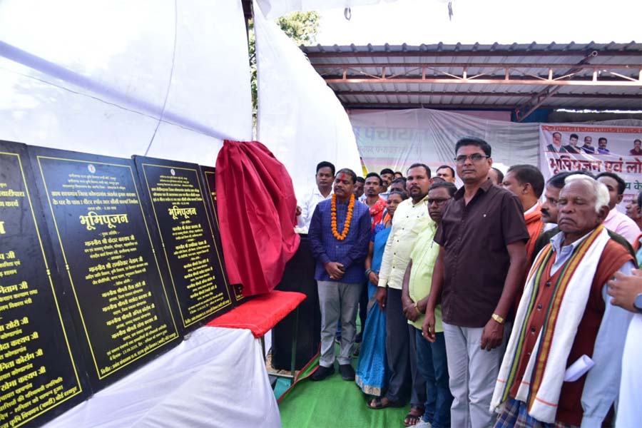 रायपुर : वन मंत्री केदार कश्यप ने गोलावंड में लगभग 01 करोड़ 69 लाख के विकास कार्यों का किया भूमिपूजन