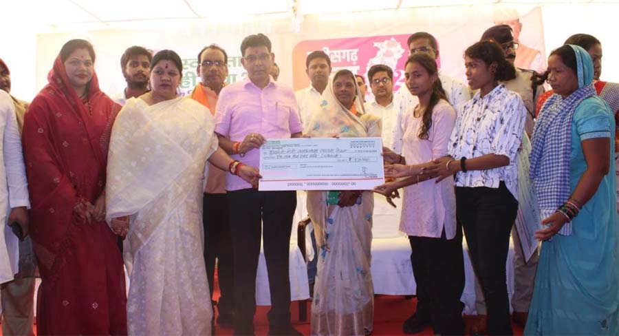 रायपुर : स्वस्थ श्रमिक ही सशक्त समाज का आधार – राजस्व मंत्री टंक राम वर्मा