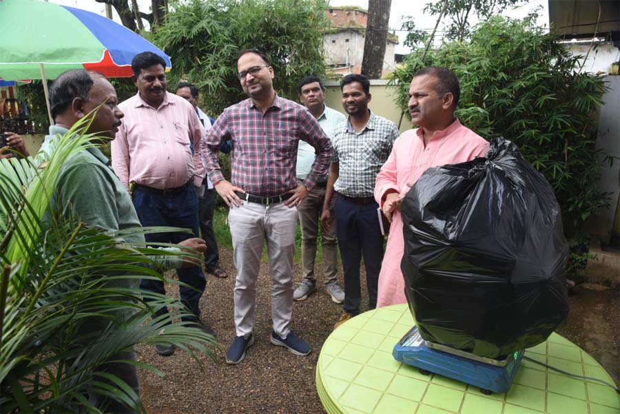 रायपुर : राज्य का पहला ग्रामीण गार्बेज कैफे मैनपाट के ग्राम रोपाखार में