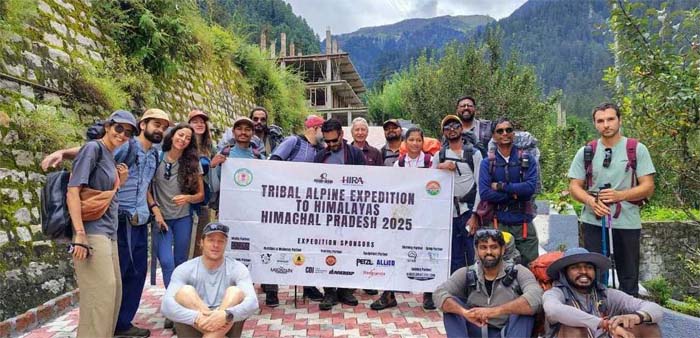 रायपुर : हिमालय की ओर रवाना हुई जशपुर की जनजातीय पर्वतारोहण टीम, मुख्यमंत्री विष्णुदेव साय के विज़न को मिला नया आयाम