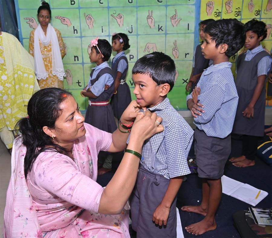 रायपुर : मंत्री राजवाड़े ने दिव्यांग बच्चों से की आत्मीय मुलाकात