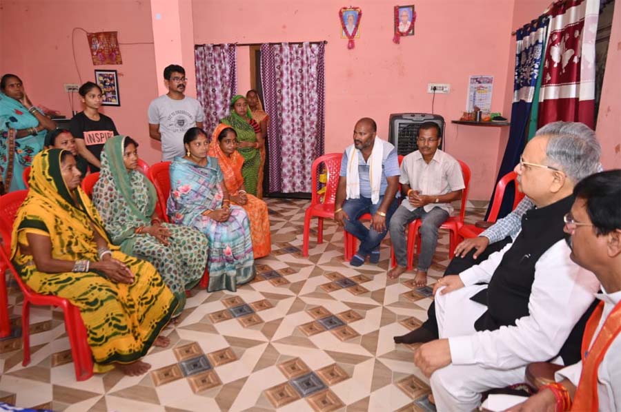 रायपुर : विधानसभा अध्यक्ष ने बजरंगपुर-नवागांव प्रकरण में पीड़ित परिवारों से की मुलाकात