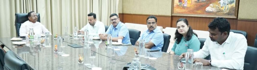 रायपुर : कृषि मंत्री रामविचार नेताम गुजरात में आयोजित ‘राइजिंग एग्री समिट’ में हुए शामिल