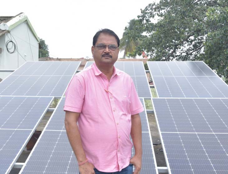 रायपुर : पीएम सूर्य घर योजना से बदल रही ज़िंदगी : शिशिर का बिजली का बिल हुआ शून्य