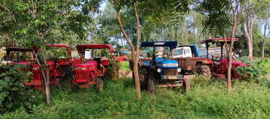 रायपुर : खनिजों का अवैध परिवहन करते 5 वाहन जब्त