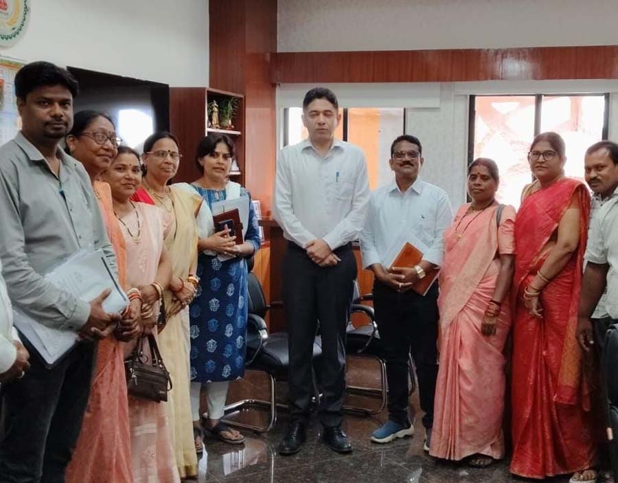 रायपुर : स्वास्थ्य सचिव अमित कटारिया से बातचीत के बाद मितानिनों का आंदोलन स्थगित