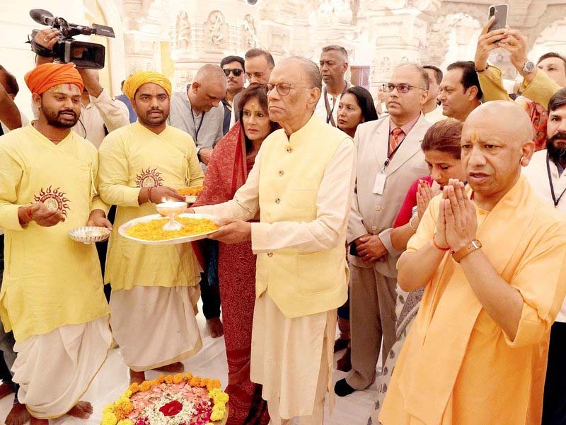 मॉरीशस PM ने पत्नी संग रामलला के दर्शन किए, CM योगी भी रहे साथ; सुबह काशी में बाबा विश्वनाथ के दरबार में की थी पूजा