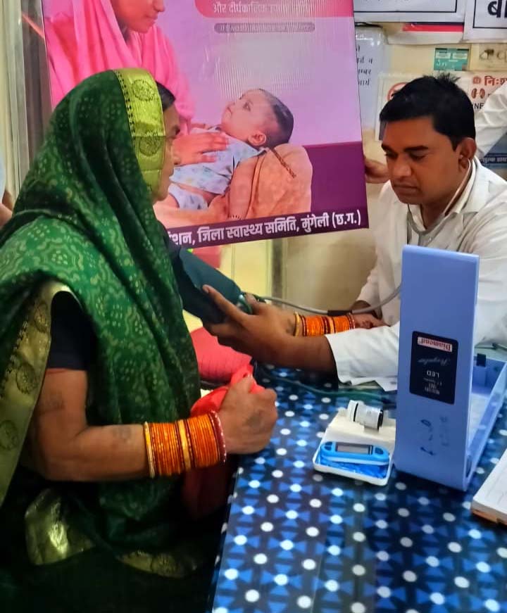 रायपुर : स्वस्थ नारी सशक्त परिवार अभियान अंतर्गत ’31 हज़ार शिविरों में 22 लाख लोगों की स्वास्थ्य जांच, महिलाओं की भागीदारी सबसे अधिक