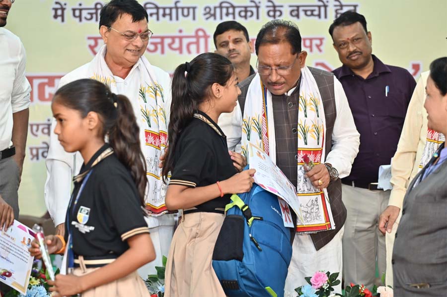 रायपुर : विशेष लेख : राज्य सरकार के प्रयासों से श्रमिकों के जीवन में आ रहा है बदलाव