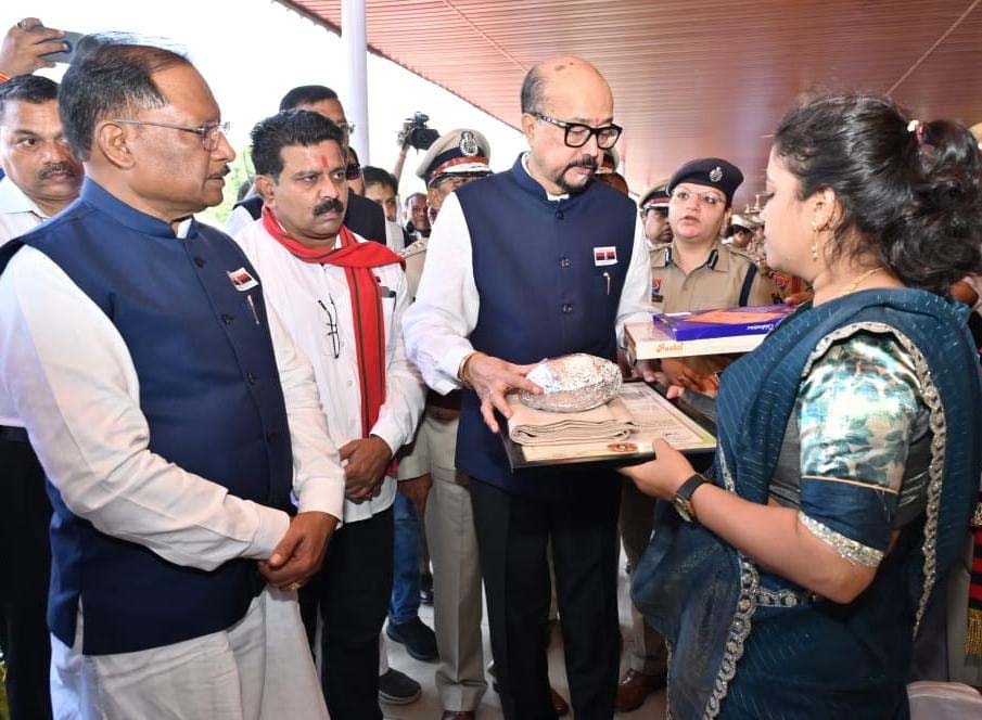 रायपुर : शहीद जवानों का बलिदान हमें कर्तव्य, अनुशासन और समर्पण की सतत प्रेरणा देता रहेगा – राज्यपाल रमेन डेका