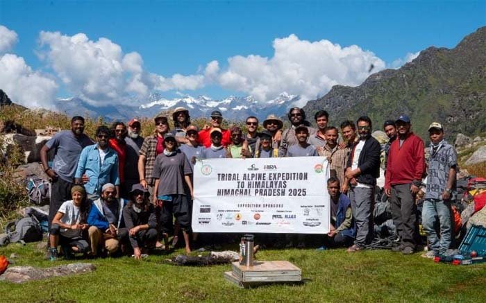 रायपुर : हिमालय में गूँजी जशपुर की गूंज : आदिवासी युवाओं ने जगतसुख पीक पर खोला नया मार्ग
