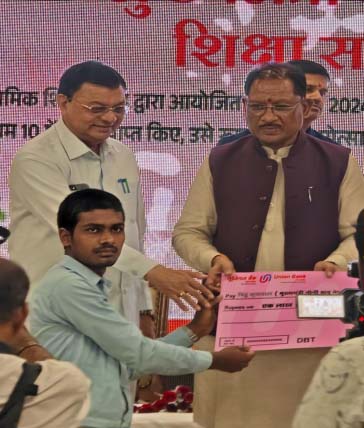 रायपुर : मुख्यमंत्री नोनी बाबू मेधावी शिक्षा सहायता योजना से बिट्टू का संवर रहा भविष्य