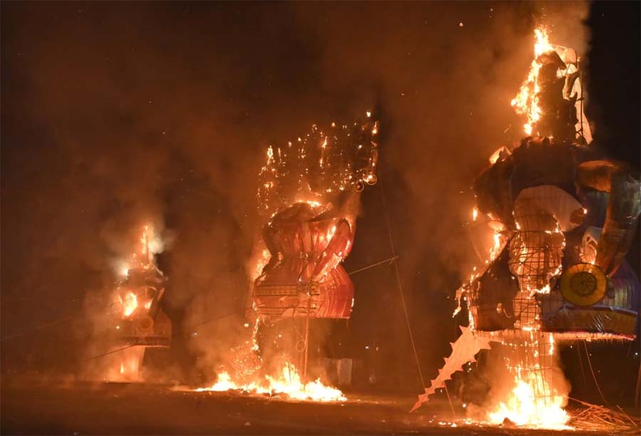 रायपुर : डब्लू आर एस कॉलोनी में रावण दहन : राज्यपाल रमेन डेका और मुख्यमंत्री साय की उपस्थिति में उमड़ा उत्साह