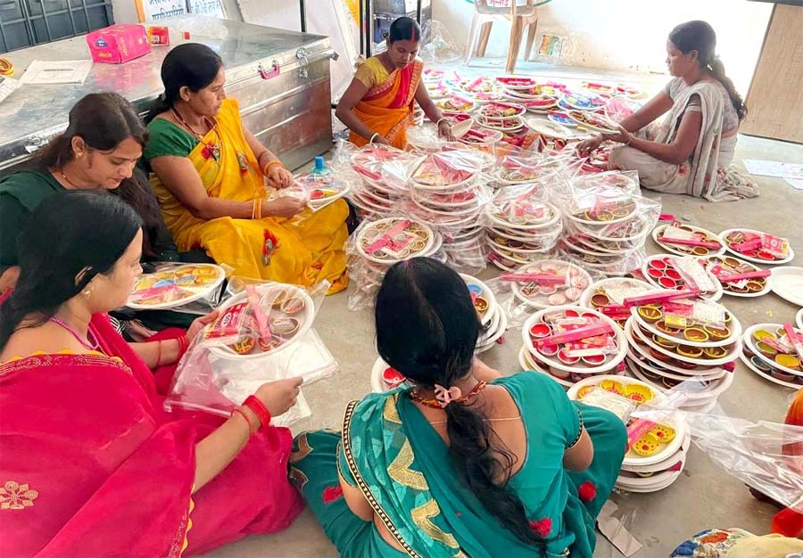 रायपुर : स्व-सहायता समूहों की मेहनत में रंग भर रहा है बिहान बाजार