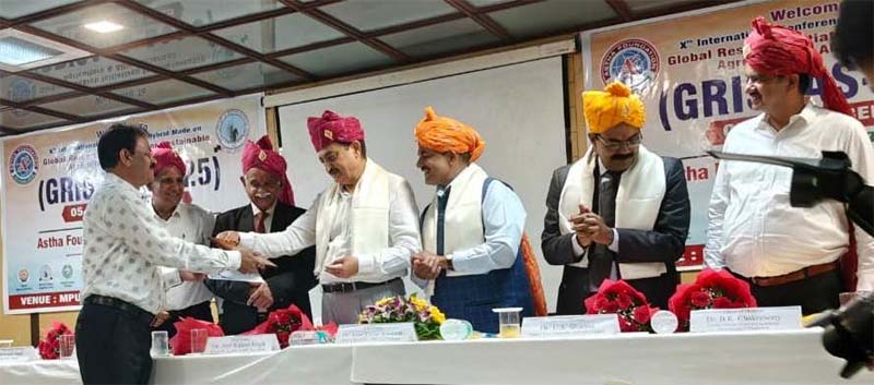 रायपुर : डॉ. एस. के. वर्मा को लाइफ टाइम अचीवमेंट अवॉर्ड से सम्मानित किया गया