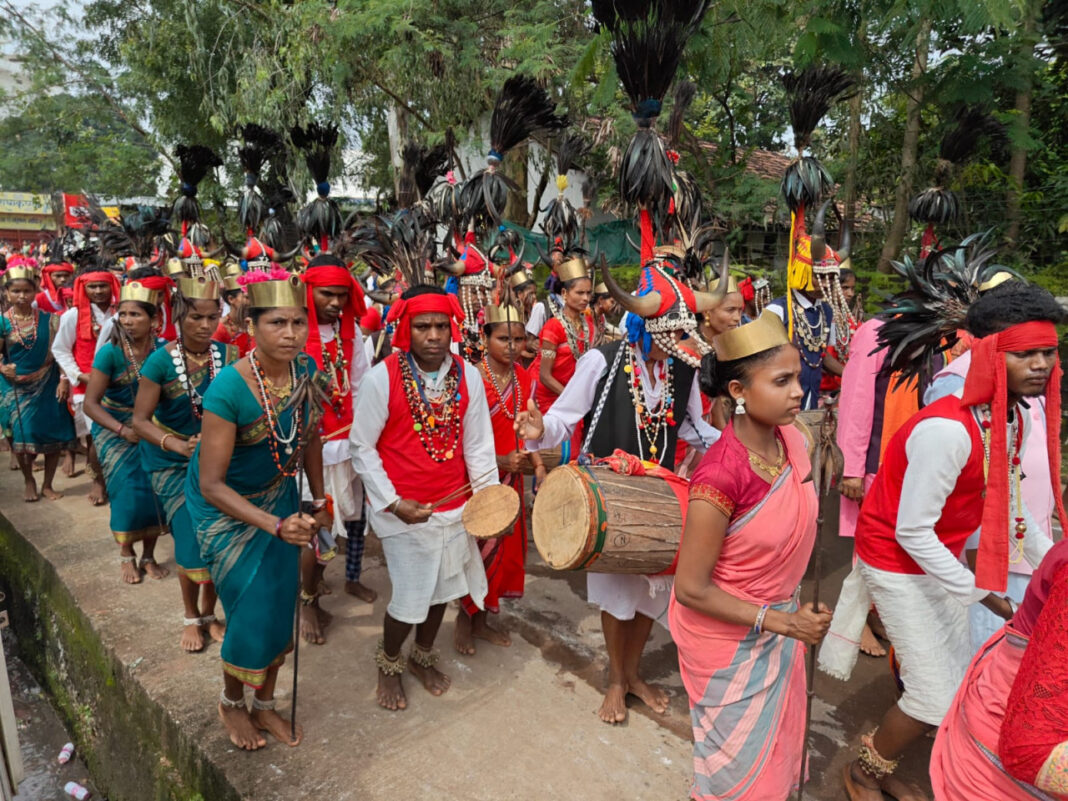 रायपुर : बस्तर दशहरा: ‘कुटुंब जात्रा’ रस्म के साथ हुई देवी-देवताओं का ससम्मान विदाई