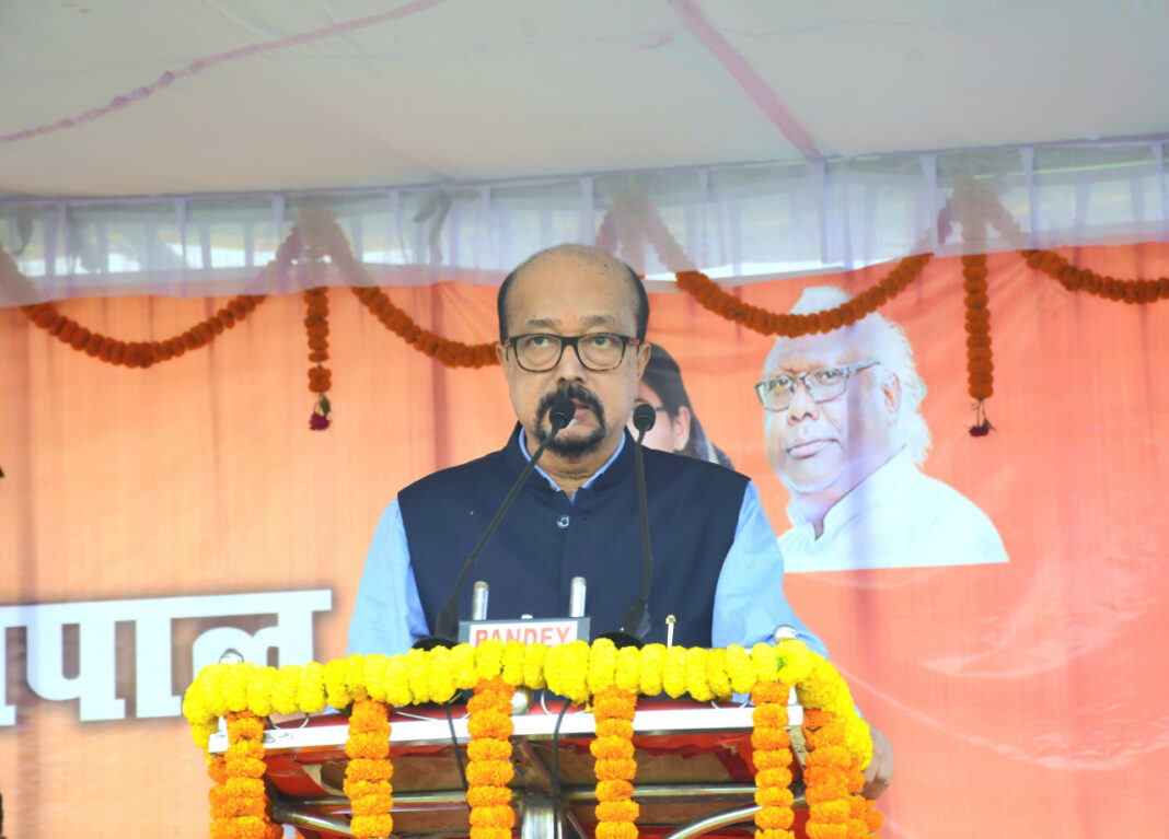 रायपुर : राज्यपाल रमेन डेका बलरामपुर-रामानुजगंज जिले के प्रवास पर पहुंचे