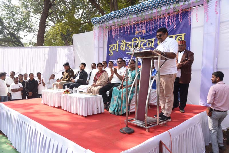 रायपुर : अत्याधुनिक इंडोर बैडमिंटन कोर्ट का किया शिक्षा मंत्री यादव ने लोकार्पण