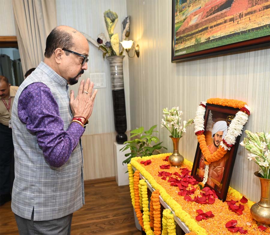 रायपुर : राज्यपाल डेका ने भगवान बिरसा मुंडा की जयंती पर किया नमन