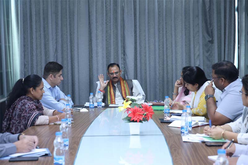 रायपुर : स्वास्थ्य मंत्री श्याम बिहारी जायसवाल ने की विभागीय योजनाओं की समीक्षा