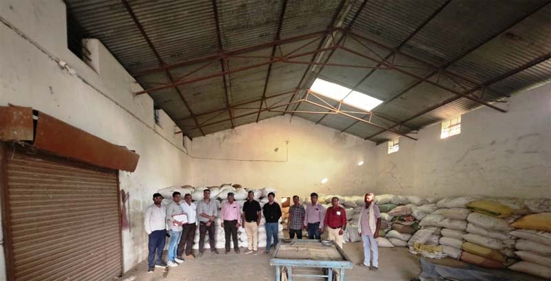 रायपुर : अवैध रूप से भंडारित 450 कट्टा धान जब्त