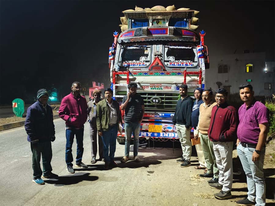 रायपुर : राज्य स्तरीय उड़नदस्ता दल द्वारा धान के अवैध भंडारण, परिवहन एवं विक्रय पर की जा रही कार्यवाही