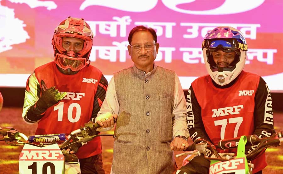 रायपुर : राष्ट्रीय सुपरक्रॉस बाइक रेसिंग चैंपियनशिप-2025 का रोमांच रायपुर में : मुख्यमंत्री विष्णु देव साय ने बढ़ाया युवाओं का हौसला