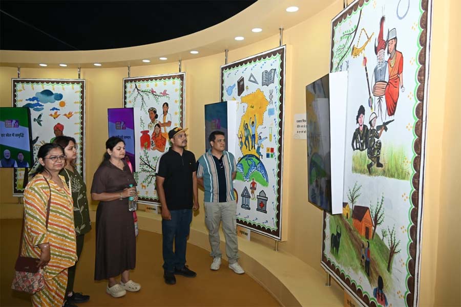 रायपुर : युवाओं के आकर्षण का केन्द्र बना डिजिटल प्रदर्शनी