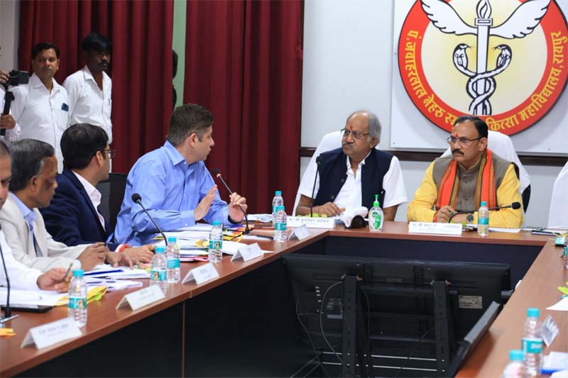रायपुर : स्वास्थ्य मंत्री श्याम बिहारी जायसवाल ने पंडित नेहरू चिकित्सा महाविद्यालय और डीकेएस अस्पताल के स्वशासी समिति के सामान्य सभा की ली बैठक, लिए कई महत्वपूर्ण निर्णय