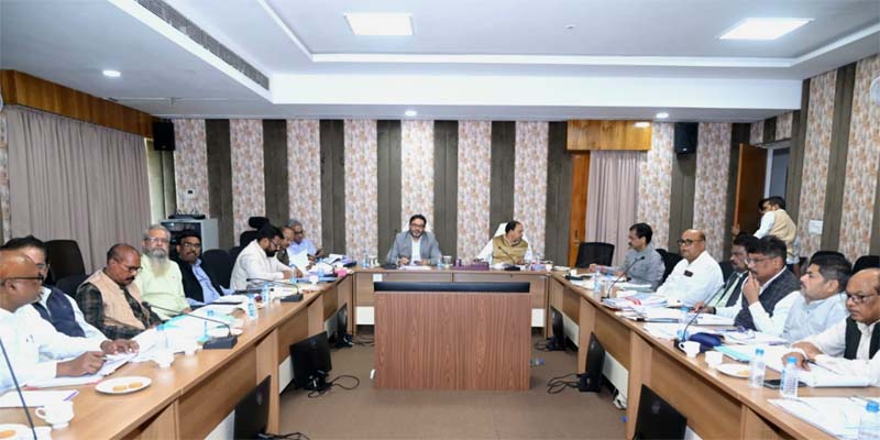 रायपुर : अनुबंधित समय-सीमा में काम नहीं करने वाले ठेकेदारों को डिग्रेड व टर्मिनेट किया जाएगा