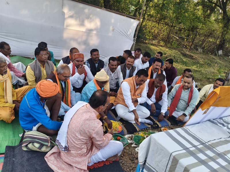 रायपुर : सैगोना में मुख्यमंत्री गौरव पथ योजना के तहत 41.65 लाख रूपए की लागत की सड़क का भूमिपूजन सम्पन्न