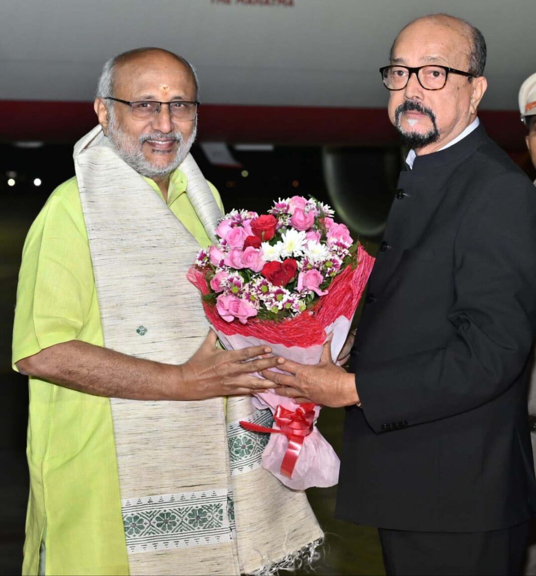 रायपुर : उपराष्ट्रपति सी. पी. राधाकृष्णन का राज्यपाल रमेन डेका और मुख्यमंत्री विष्णुदेव साय ने स्वामी विवेकानंद विमानतल पर किया आत्मीय स्वागत