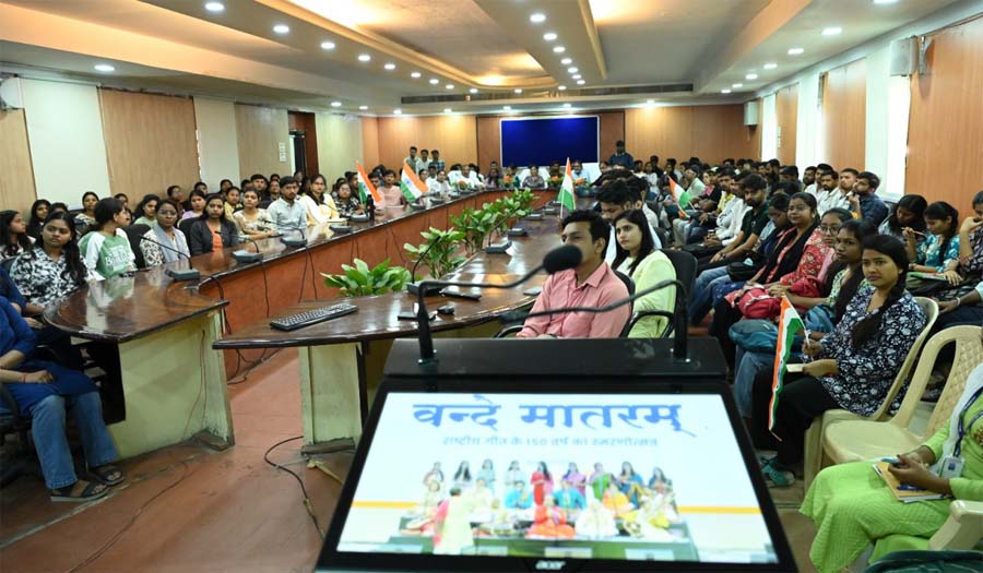 रायपुर : कृषि महाविद्यालय, रायपुर में किया गया “वंदे मातरम” के 150वें वर्ष समारोह का सीधा प्रसारण