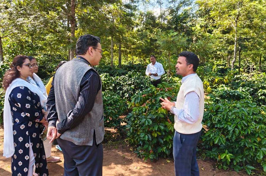 रायपुर : आकांक्षी कार्यक्रम के बस्तर जिला प्रभारी अधिकारी ने दरभा विकासखंड में विकासात्मक गतिविधियों का लिया जायजा