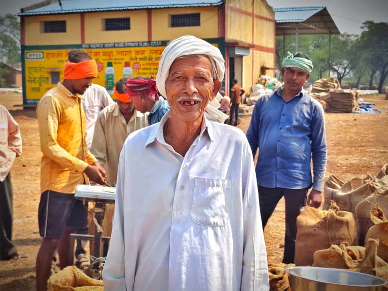 रायपुर : राज्य के सभी जिलों में समर्थन मूल्य पर धान खरीदी का सिलसिला जारी
